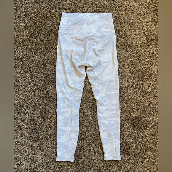 Lululemon White Camo Size 6 - Picture 5 of 7